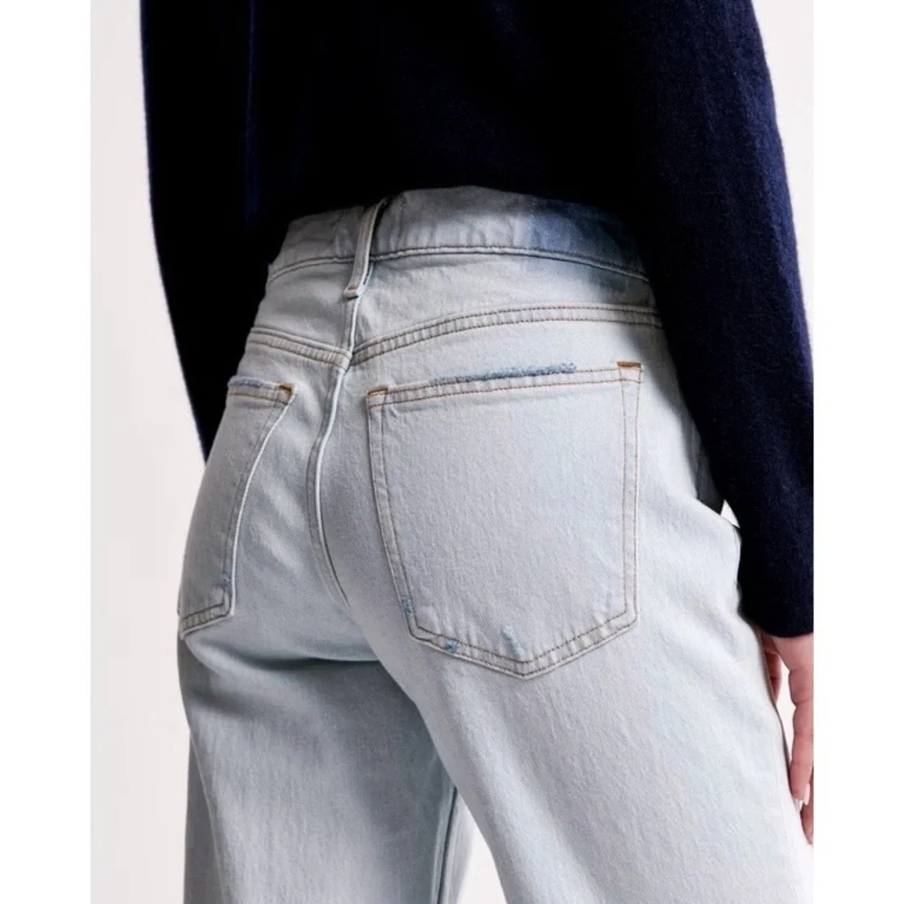 ABERCROMBIE The Baggy Low Rise Jean in Light Blue 28/6R